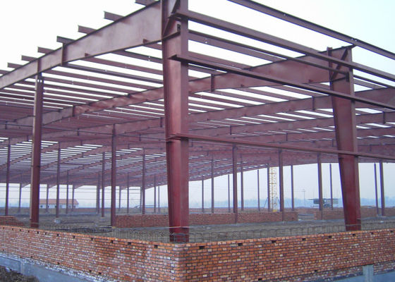 Konstruksi Struktur Baja Gable Frame 60 X 40 X 8 M Untuk Rangka Gudang