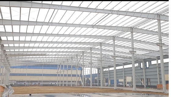Gedung Gudang Konstruksi Rangka Baja Ringan Modern Dengan Lima Jenis Komponen Struktural Utama