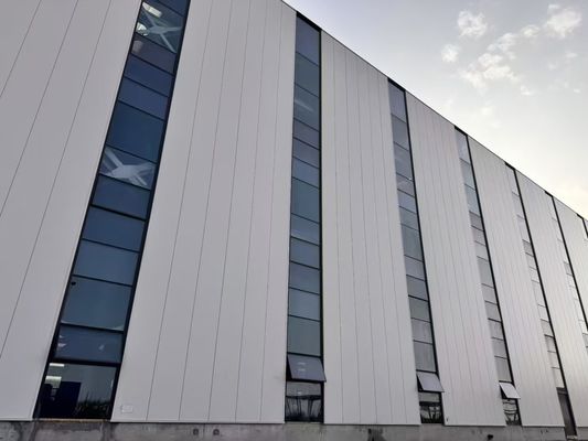 Sandwich Panel Cladding Prefabricated Steel Warehouse Resistant Seismik Solusi Ramah Lingkungan